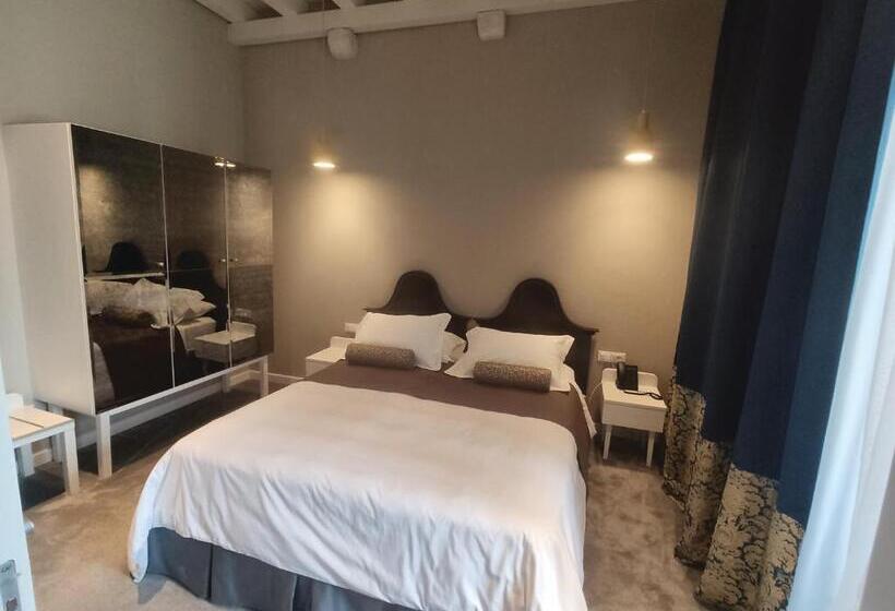 سوییت جونیور با چشمانداز دریا, Xii Century Heritage