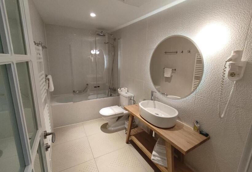 سوییت اجرایی, Xii Century Heritage