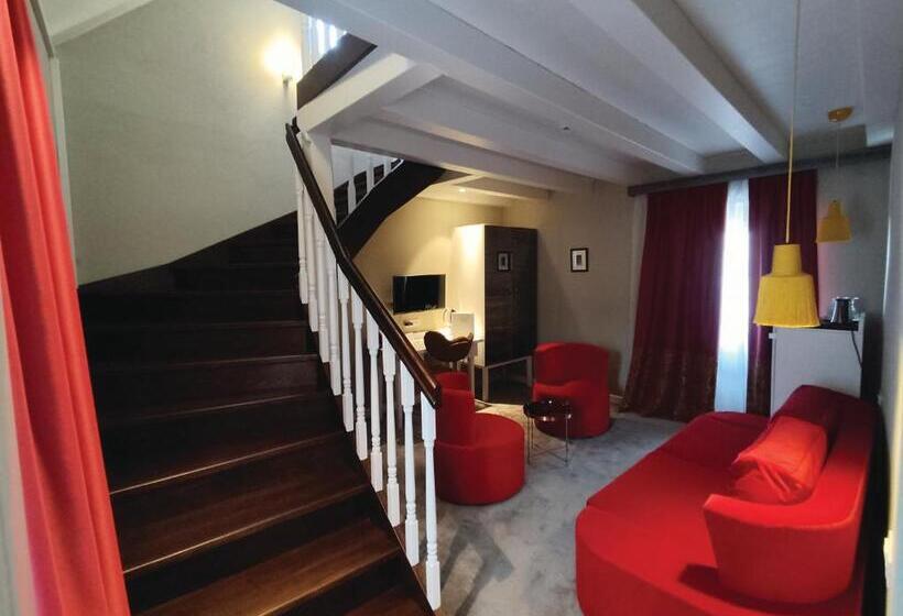 سوییت اجرایی, Xii Century Heritage