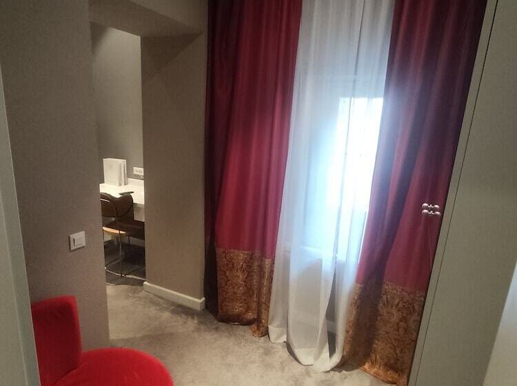 اتاق استاندارد, Xii Century Heritage