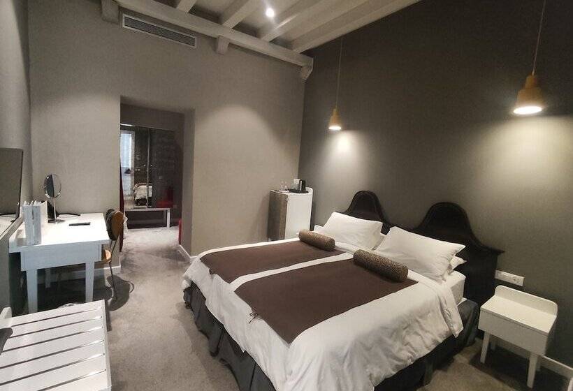 اتاق استاندارد, Xii Century Heritage