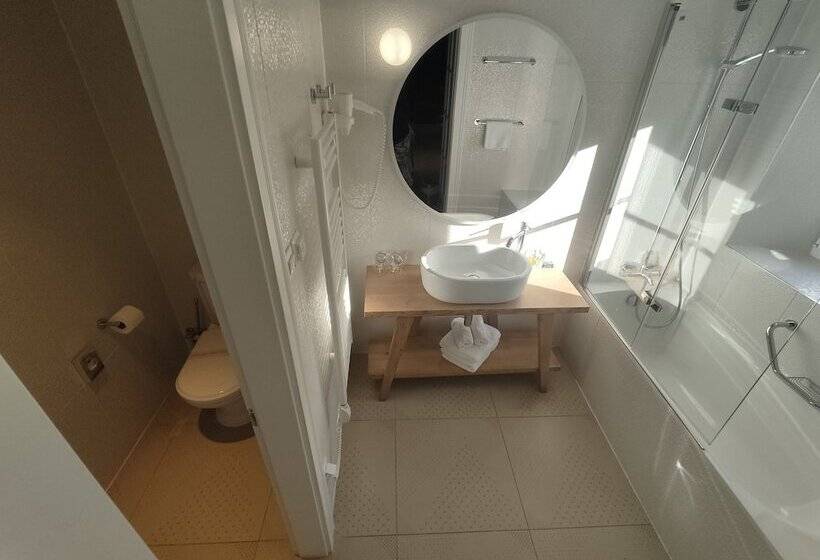 اتاق سوپریور, Xii Century Heritage