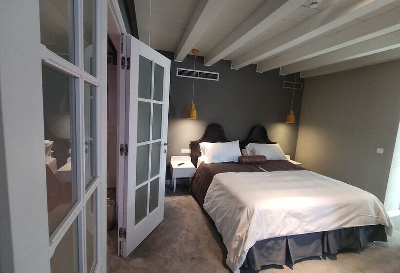 اتاق سوپریور, Xii Century Heritage