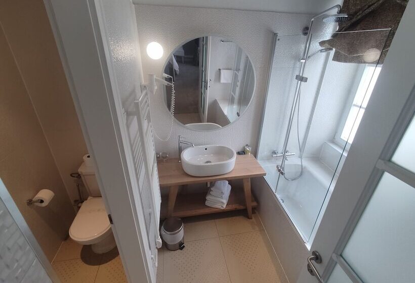 اتاق لوکس با چشمانداز دریا, Xii Century Heritage