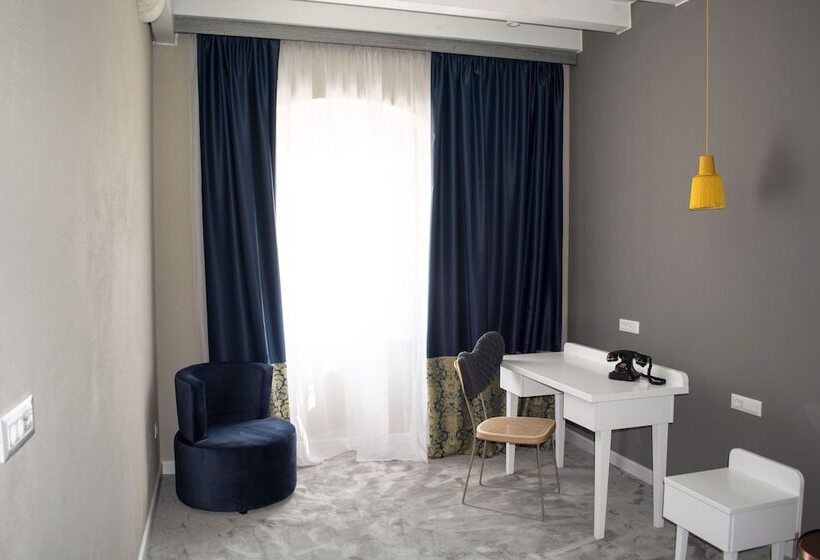 اتاق لوکس با چشمانداز دریا, Xii Century Heritage