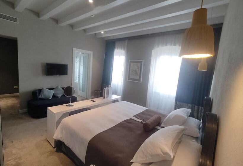 اتاق لوکس با چشمانداز دریا, Xii Century Heritage