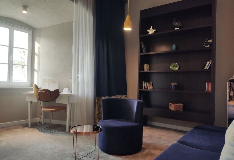 سوییت جونیور با چشمانداز دریا, Xii Century Heritage