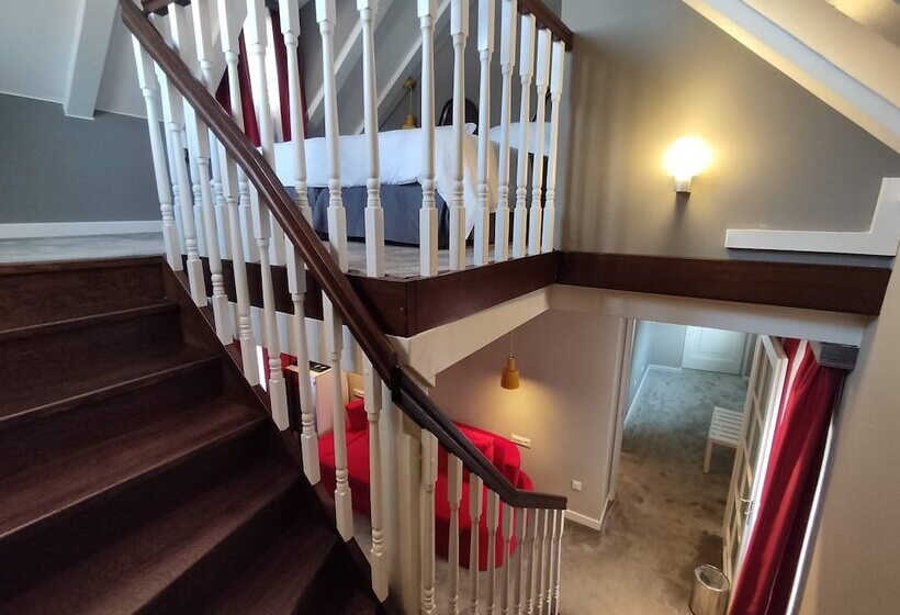 سوییت اجرایی, Xii Century Heritage