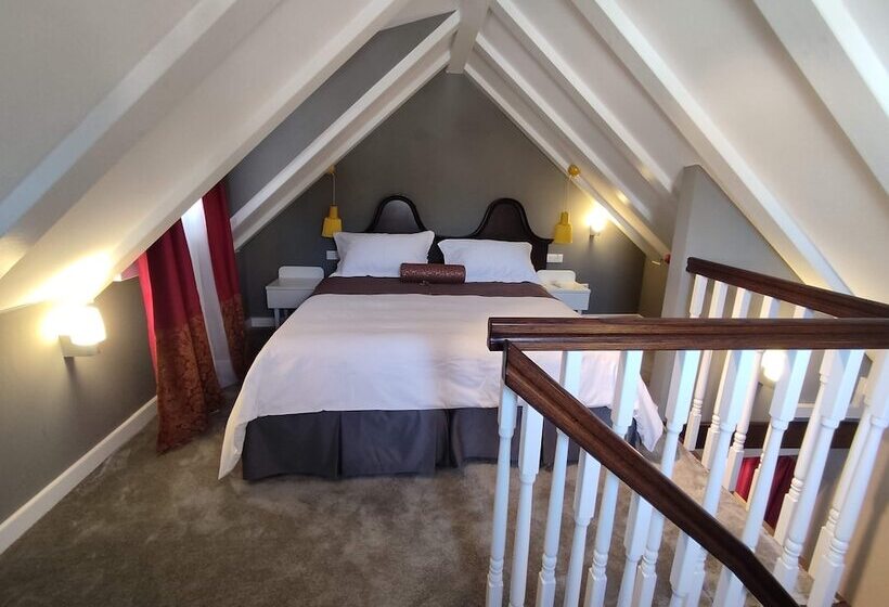 سوییت اجرایی, Xii Century Heritage