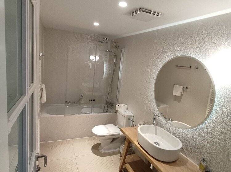 سوییت اجرایی, Xii Century Heritage