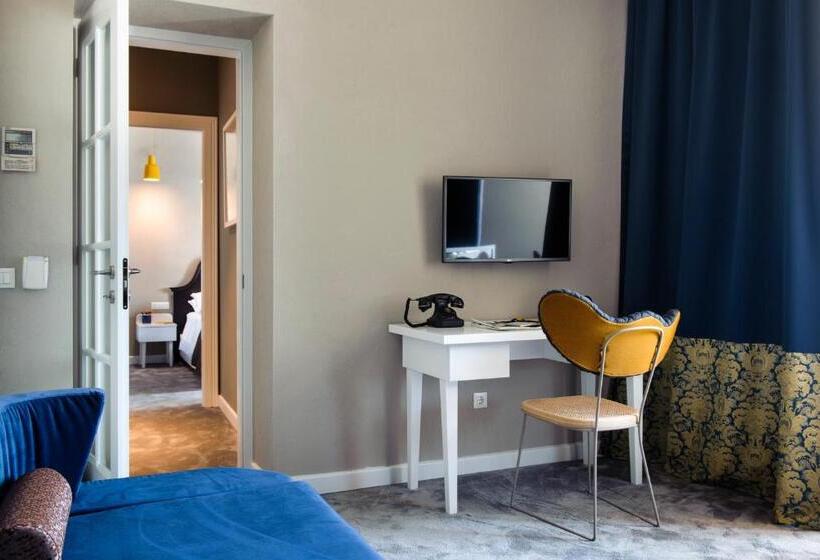 سوییت جونیور با چشمانداز دریا, Xii Century Heritage