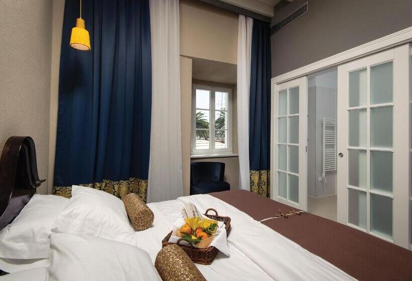 سوییت جونیور با چشمانداز دریا, Xii Century Heritage