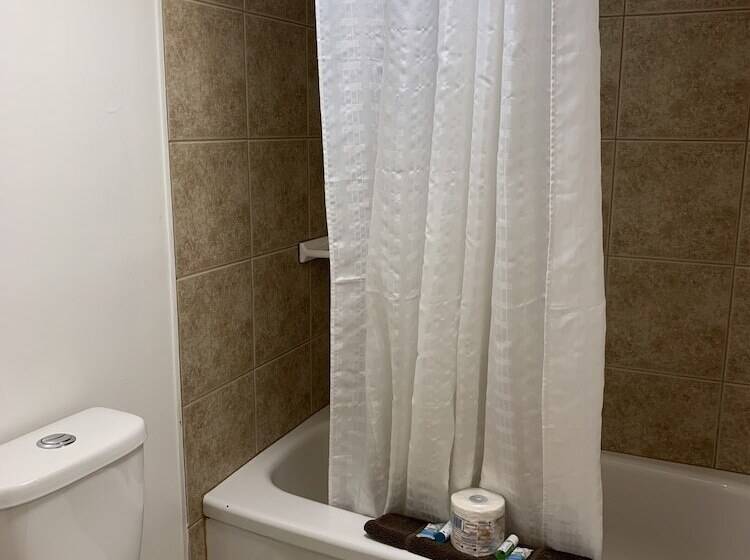 Номер Стандарт Индивидуальный, Westport Inn
