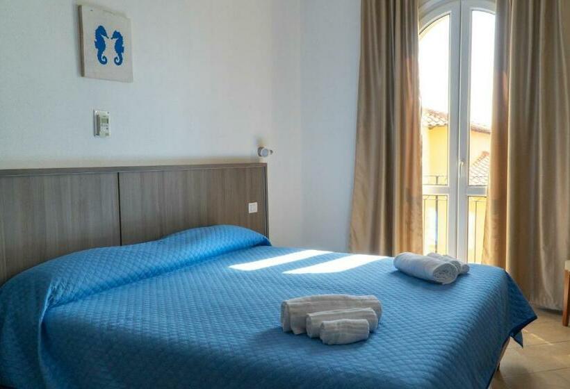 اتاق راحتی, Muma Hostel