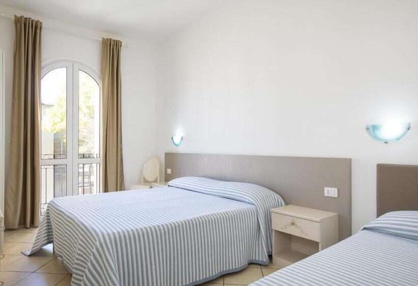 اتاق استاندارد سه نفره, Muma Hostel