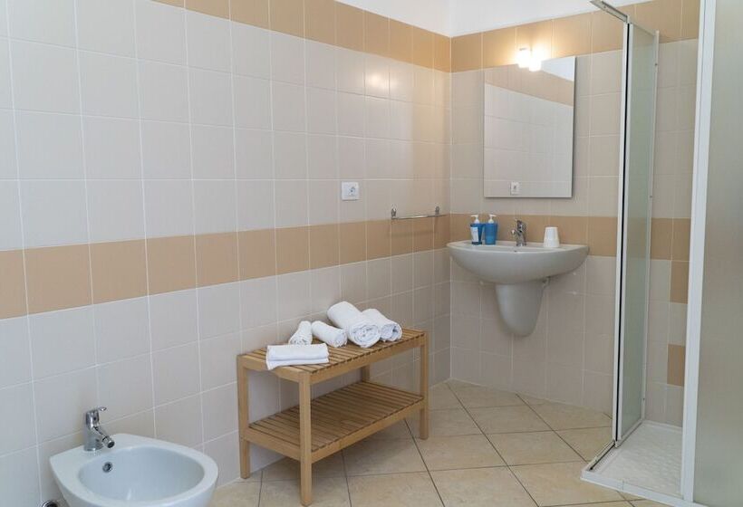 اتاق راحتی با چشم‌انداز دریا, Muma Hostel