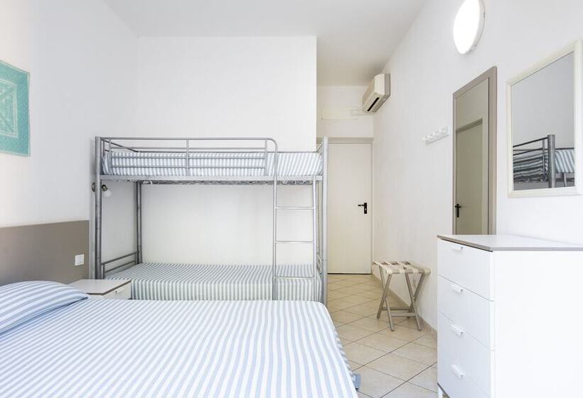 اتاق استاندارد چهار تخته, Muma Hostel