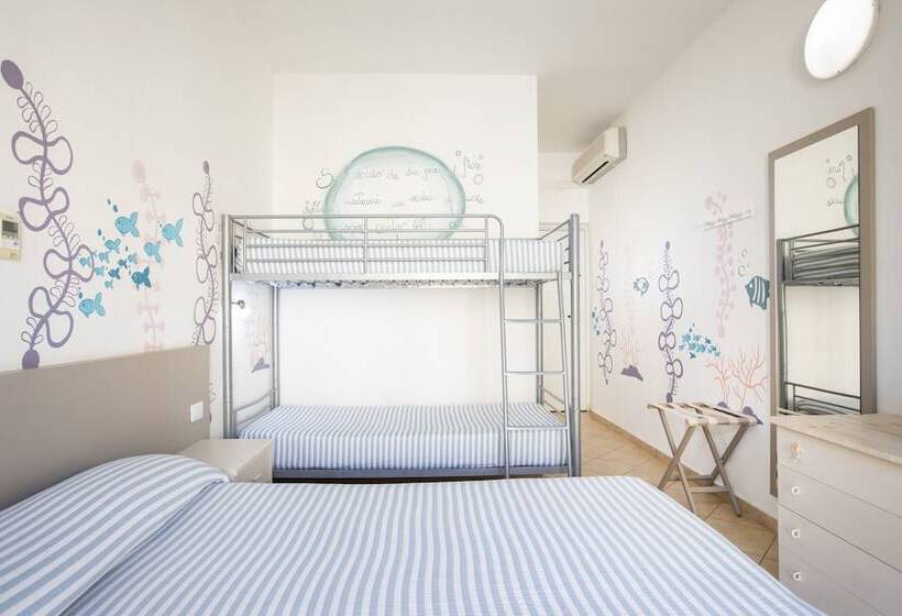اتاق استاندارد چهار تخته, Muma Hostel