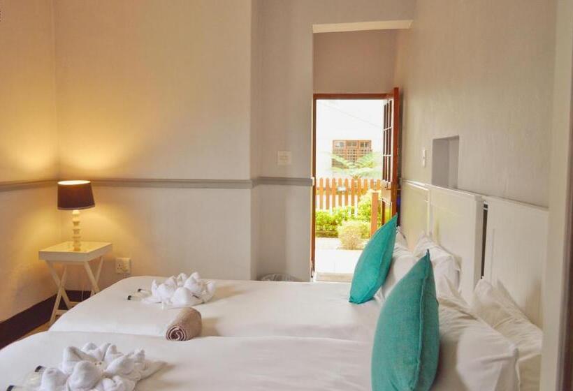 エコノミールーム, On The Estuary