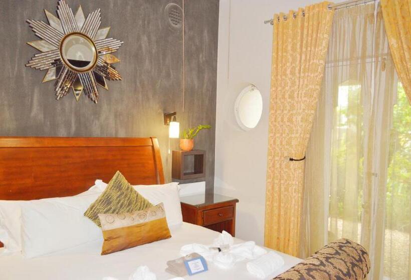 スイート(家族用), On The Estuary