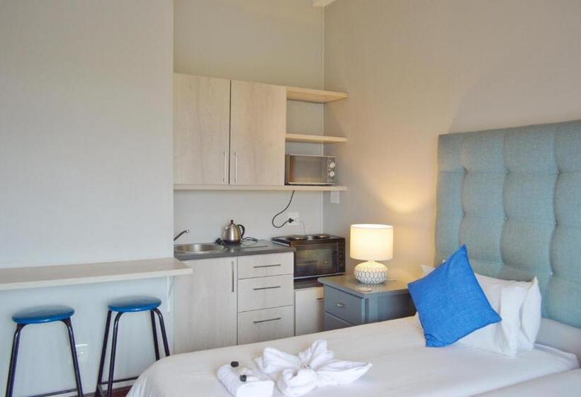 レイクビューデラックスルーム, On The Estuary