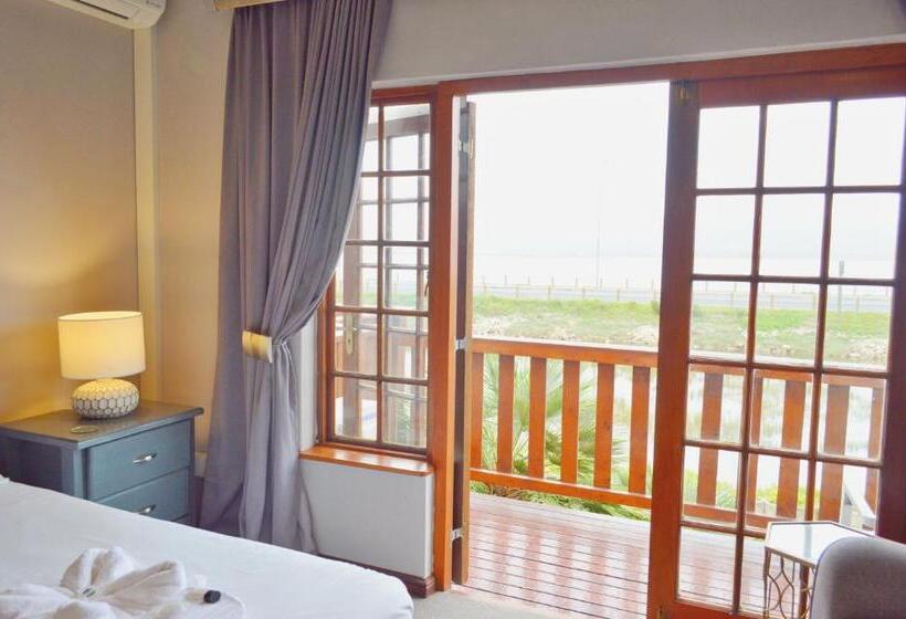 レイクビューデラックスルーム, On The Estuary