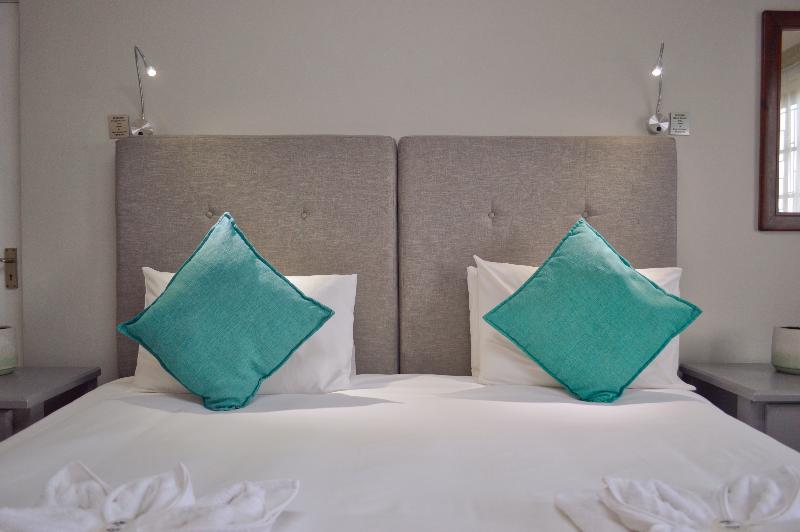 スタンダードルーム, On The Estuary