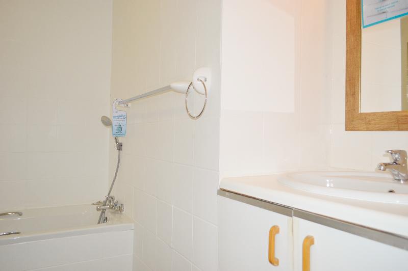 スタンダードルーム, On The Estuary