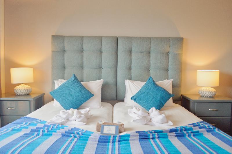 スタンダードルーム, On The Estuary