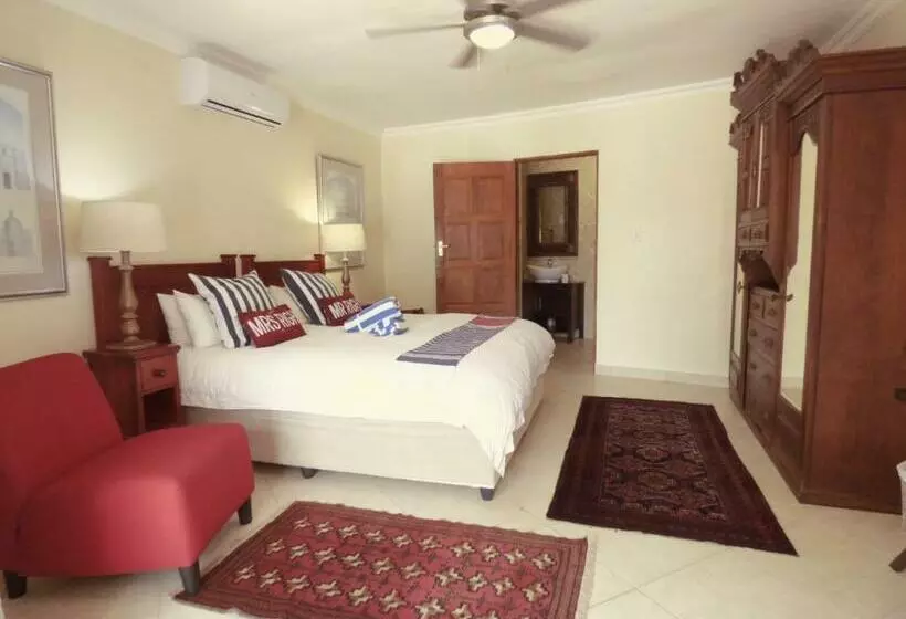 اتاق لوکس با تخت بزرگ, Turtle Bay Lodge