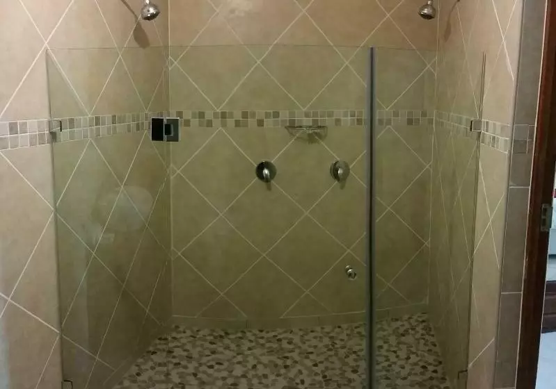 اتاق لوکس با تخت بزرگ, Turtle Bay Lodge