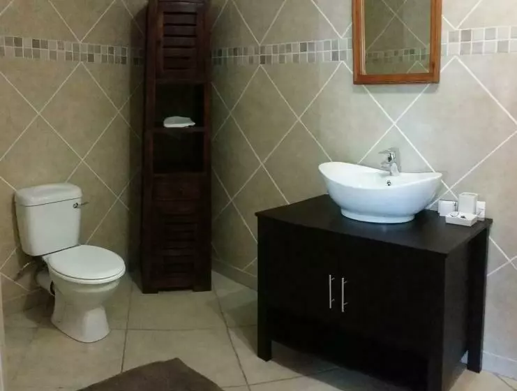 اتاق لوکس با تخت بزرگ, Turtle Bay Lodge