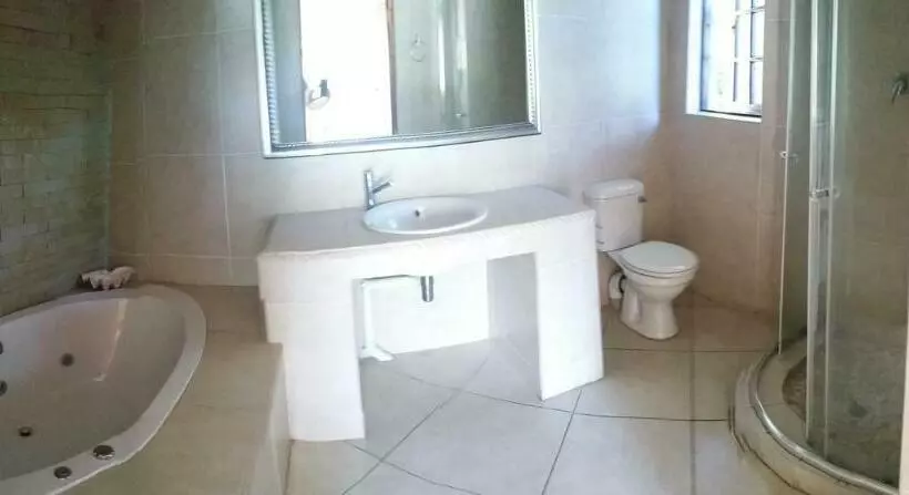 اتاق خانوادگی, Turtle Bay Lodge