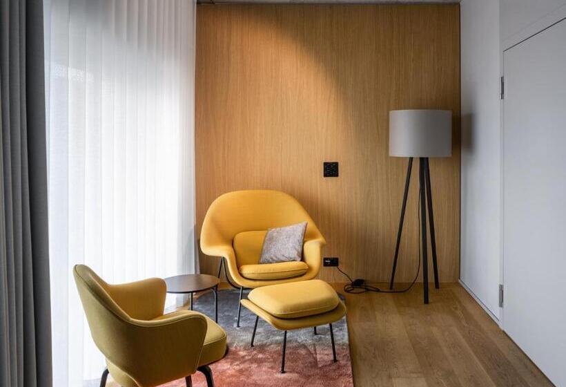 جناح جونيور, Placid Hotel Design & Lifestyle Zurich
