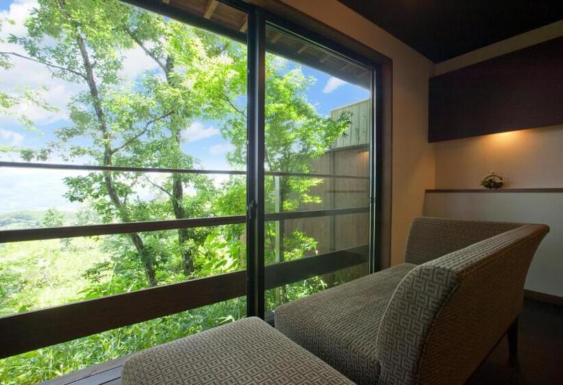 סוויטה נוף להרים, Kusayane No Yado Ryunohige