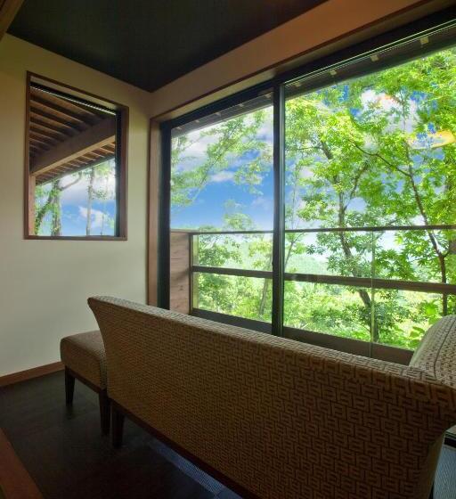 סוויטה נוף להרים, Kusayane No Yado Ryunohige