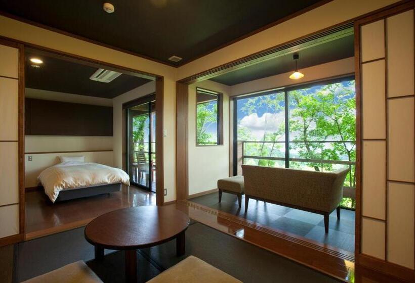 סוויטה נוף להרים, Kusayane No Yado Ryunohige