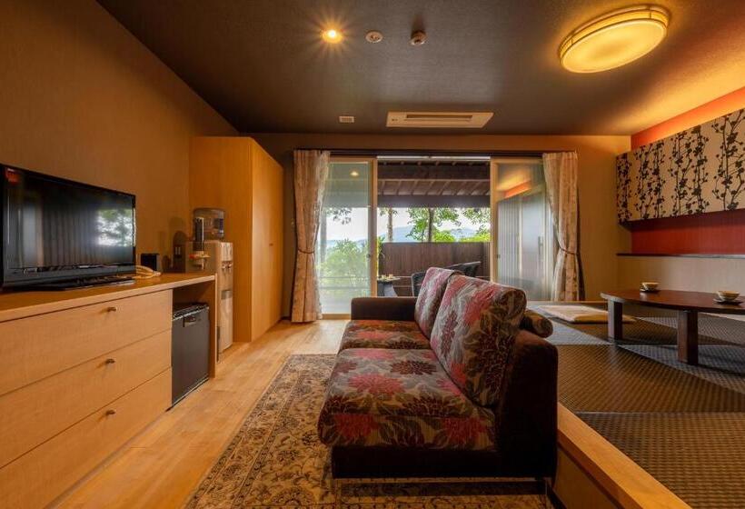 סוויטה אקזקיוטיב, Kusayane No Yado Ryunohige