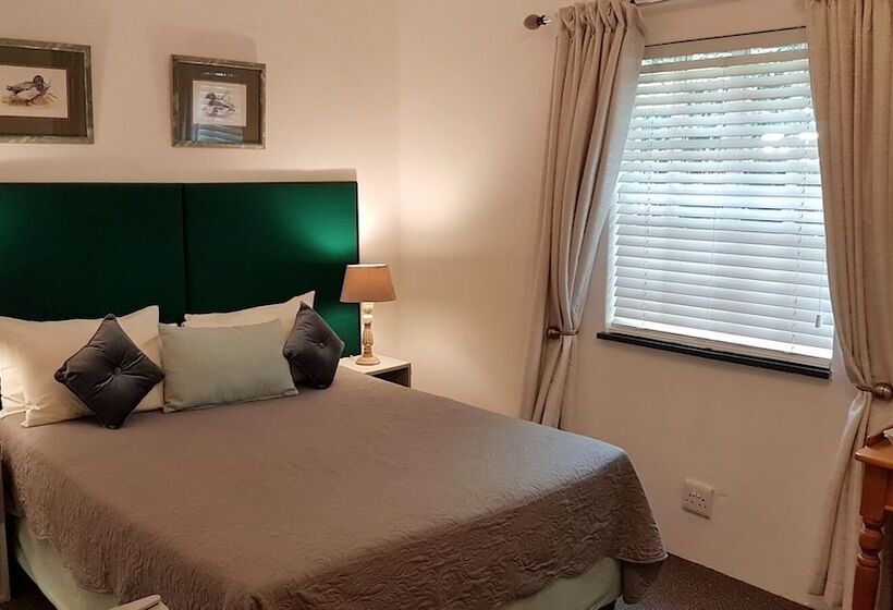 Quarto Clássico, Six Valk Avenue Guest House