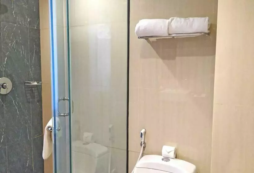デラックスルーム, Swiss Belhotel Makassar