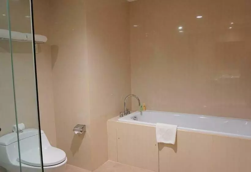 デラックスルーム, Swiss Belhotel Makassar