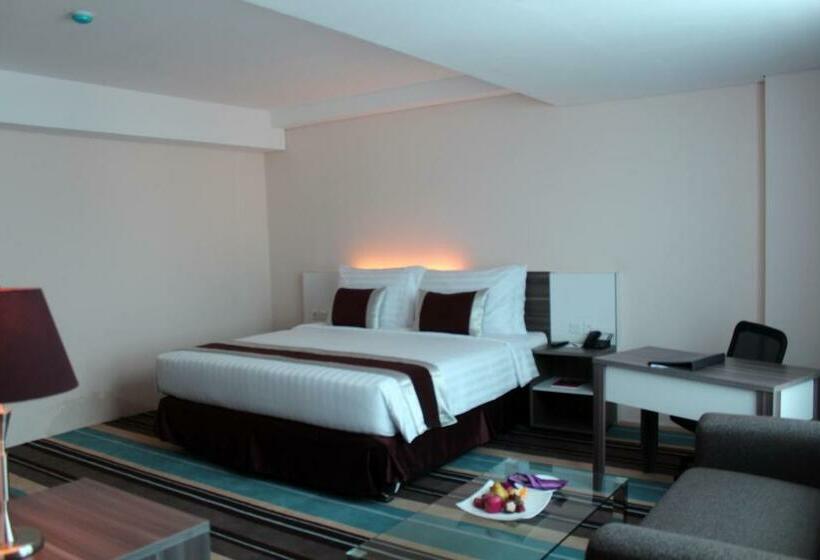 디럭스 룸 도시 전망, Swiss Belhotel Makassar
