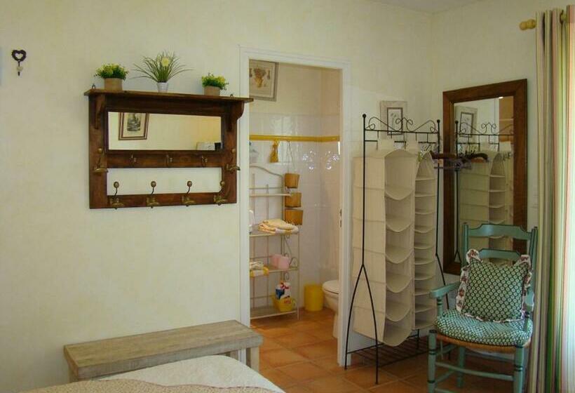 Номер Стандарт Вид на Сад, Chambres D Hôtes La Nesque