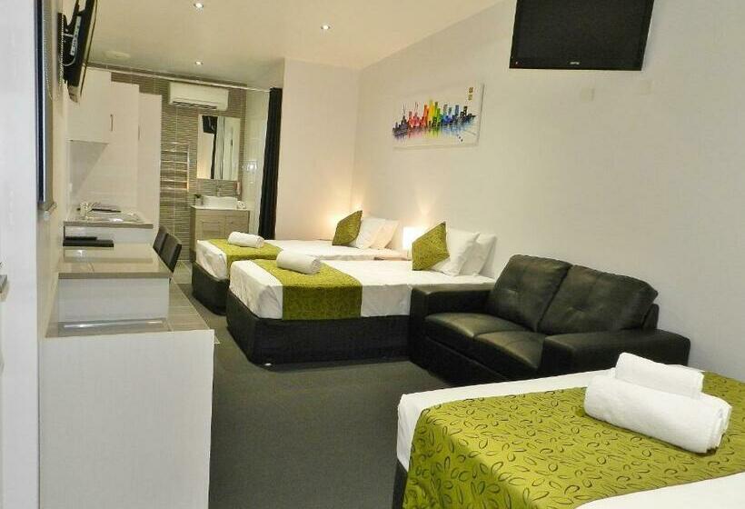 غرفة عائلية, Copper City Motel