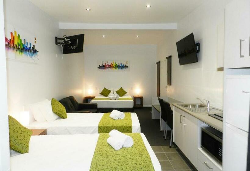 غرفة عائلية, Copper City Motel