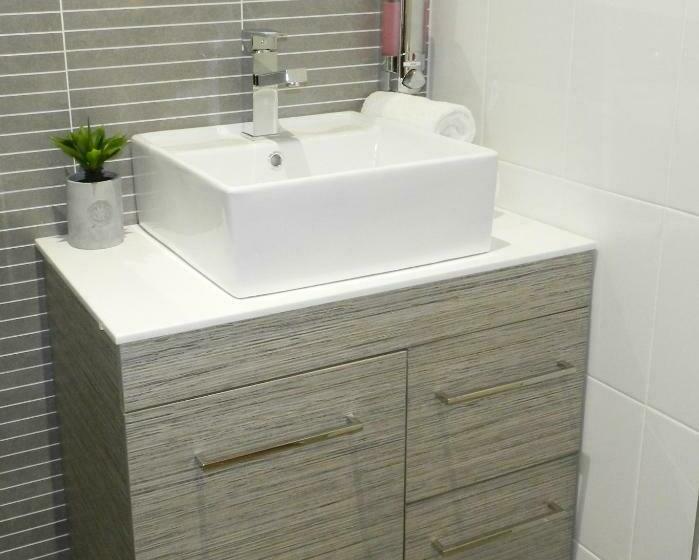 غرفة عائلية, Copper City Motel