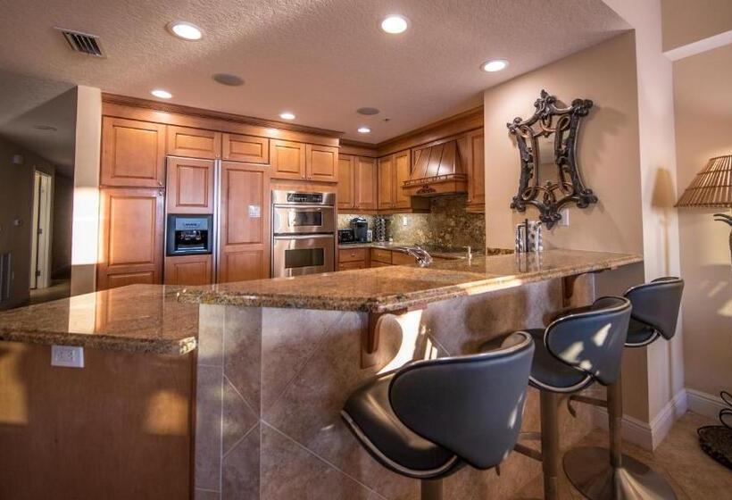 منزل 3 غرف نوم, Family Friendly   Direct Oceanfront Sanibel 303