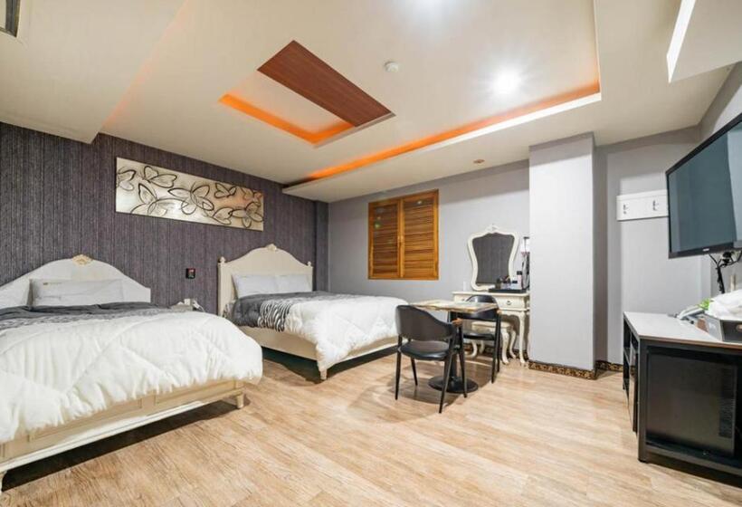 Семейный Номер, Andong