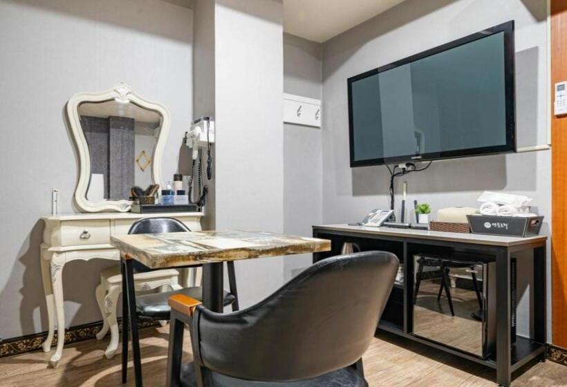 Семейный Номер, Andong