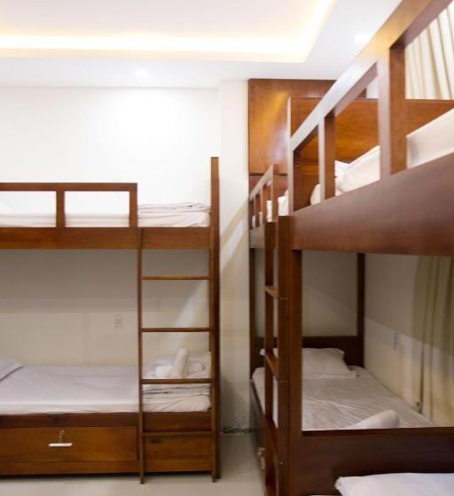 اتاق خانوادگی با چشمانداز کوه, Nhat Nga